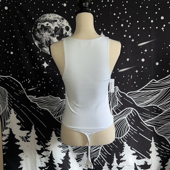 Aritzia Contour 90’s Bodysuit - Picture 4 of 8